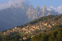 Zonza mit Bavella-Massiv