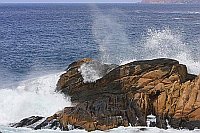 Felsen mit Brandung bei Porto