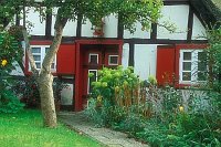 Haus mit roter Tuer Wustrow