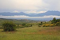 Melnik Wiesen m Wolken