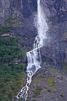 Wasserfall schmaler Briksdalsb