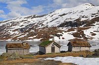Fjell Huetten mit Grasdach
