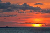 Sonnenuntergang roter Schiff