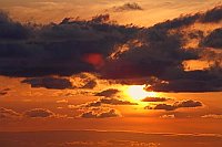 Sonnenuntergang schwarze Wolke