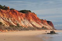 Algarve Kueste graublauer Himm