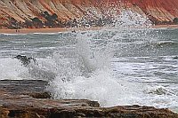 Algarve Brandung an Fels