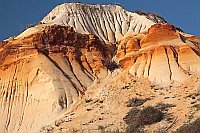 Algarve beige rostfarbene Fels