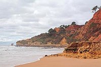 Algarve Felsspitze Wasser