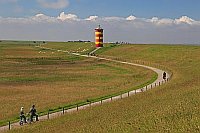 Pilsumer Leuchturm am Deich