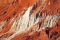 Algarve rotes Felsgestein