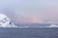 Trollfjord_Muendung mit rosa