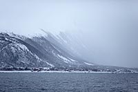 Raftsund Nebel zieht am Berg h
