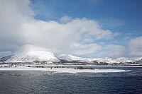 Schneebedeckte Berge bei Risoy