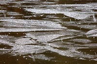 Eis Strukturen auf Gewaesser